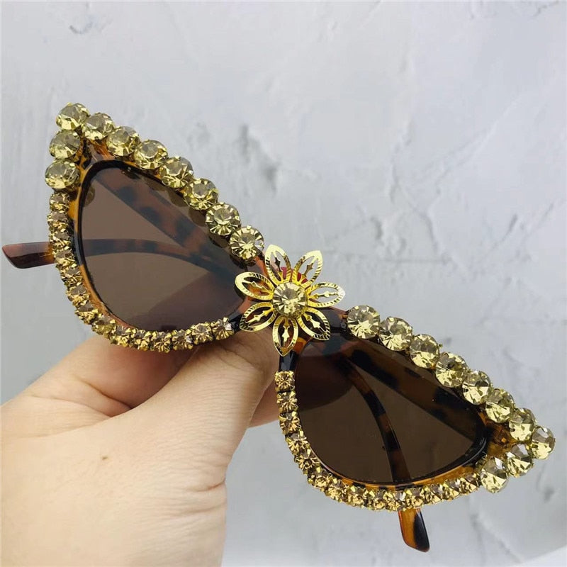 Diamond Sunglasses For Women Luxury Brand Cat Eye Crystal Flower Sun Glasses Black Vintage Rhinestone Glasses
